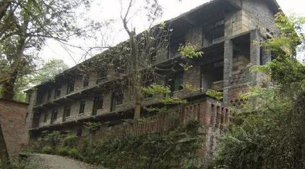 北京一家軍廠,規模大的員工4300多人,曾是全國第四大軸承廠