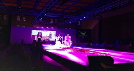 北京朝陽舞臺(tái)背景板搭建--專業(yè)音響燈光設(shè)備租賃